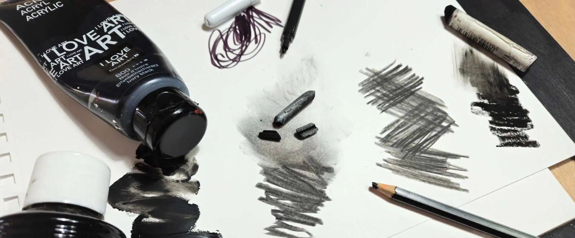 noir peinture matériel beaux arts